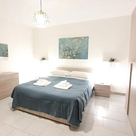 Twin Room Apulia Apartment - Bari Centro Bagian luar foto