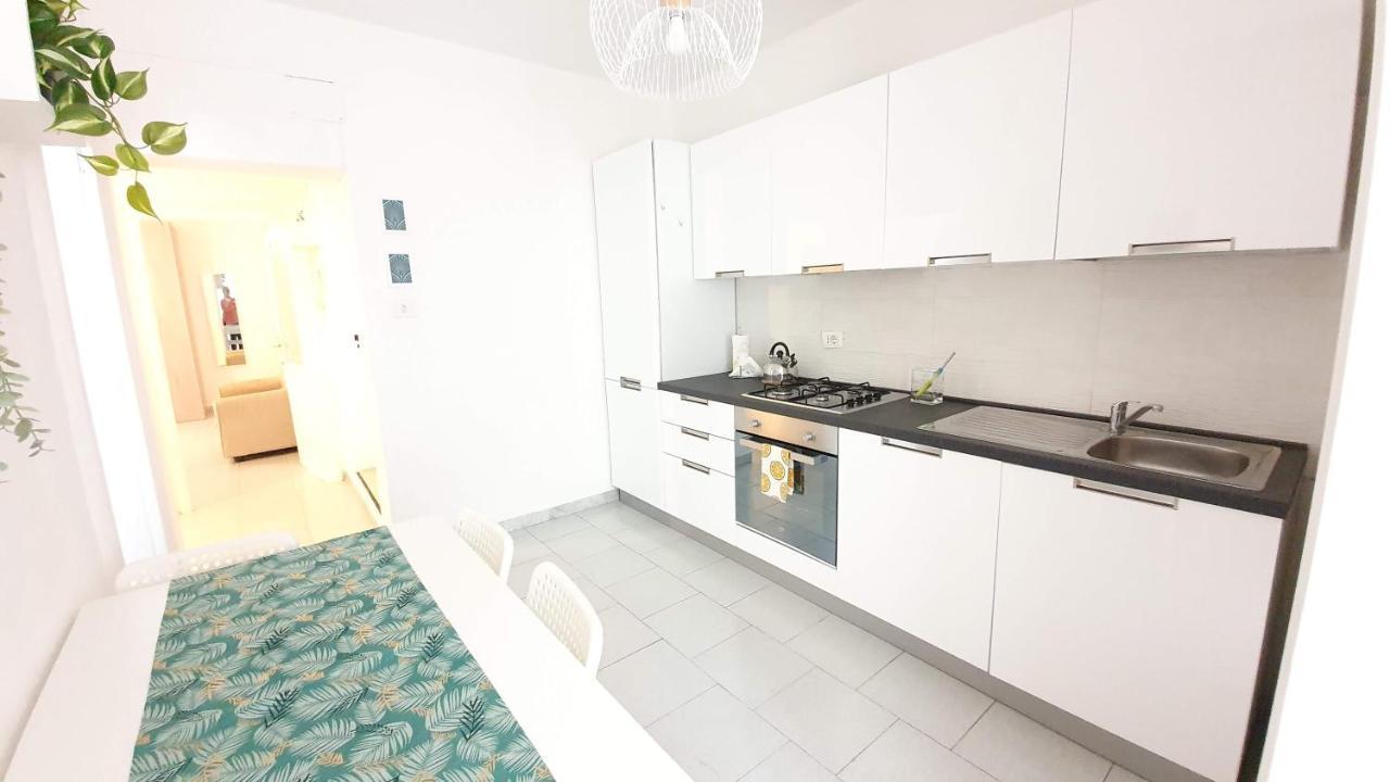 Twin Room Apulia Apartment - Bari Centro Bagian luar foto