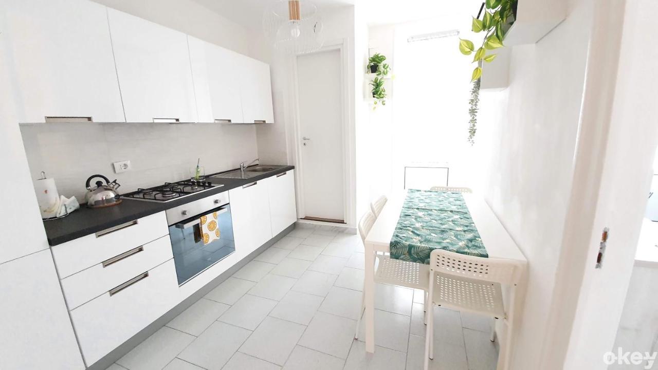 Twin Room Apulia Apartment - Bari Centro Bagian luar foto